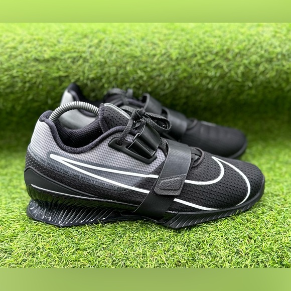 Nike Romaleos 4 Black Weightlifting Shoes
Gym Training Shoes Men's CrossFit 10.5 - Picture 4 of 9